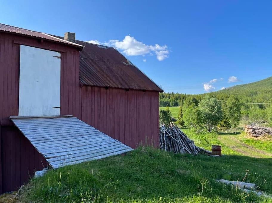 Ferienhaus Nydelig Smabruk Med Hus Og Fjos Og Badstu Gratangen