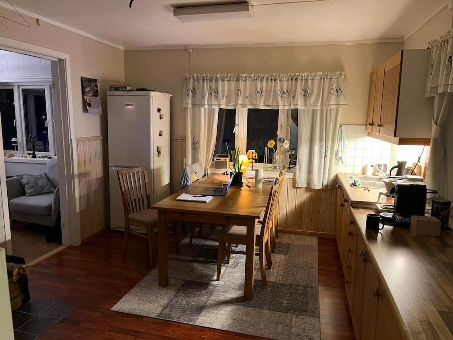 Nydelig Smabruk Med Hus Og Fjos Og Badstu Ferienhaus Gratangen