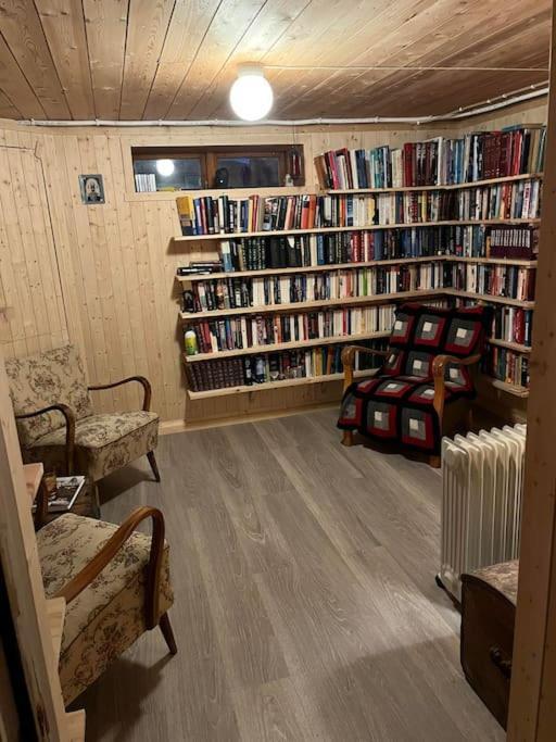 Nydelig Smabruk Med Hus Og Fjos Og Badstu Ferienhaus Gratangen