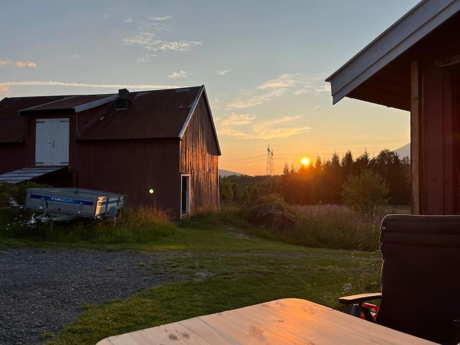 Nydelig Smabruk Med Hus Og Fjos Og Badstu Gratangen